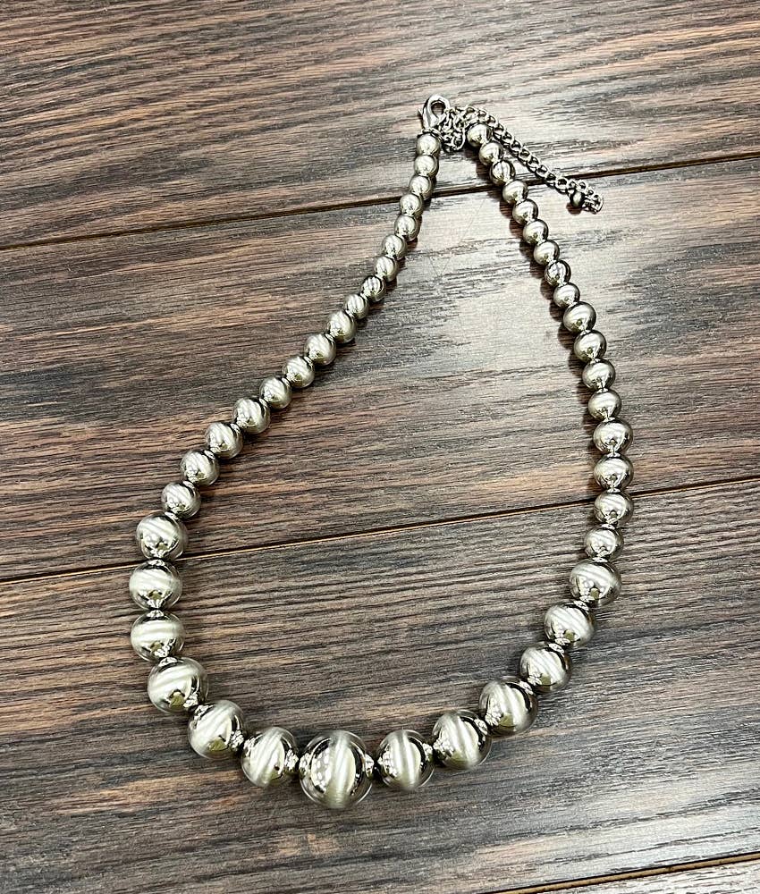 739619, Very-Big 24" Graduated Silver Western Necklace